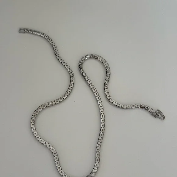 New Elegant Silver necklace - Picture 3 of 4